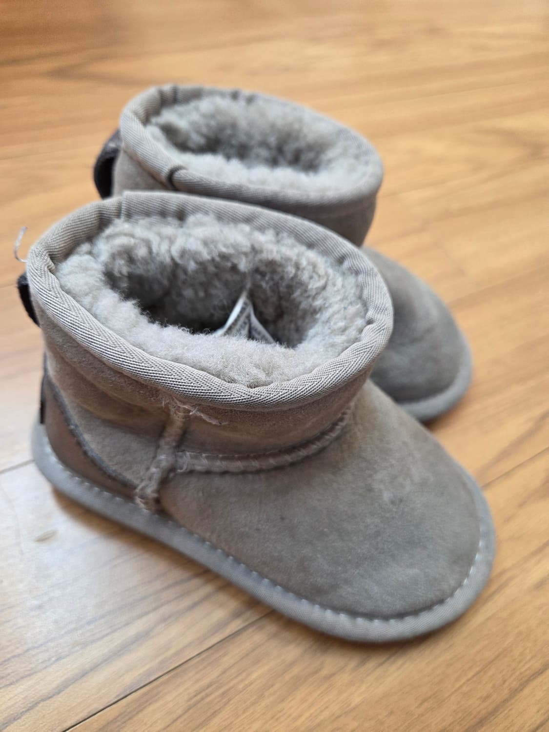 UGG 키즈 어그 부츠 165mm 그레이 색상입니다. 사진에서 보시는 것 상품이미지2