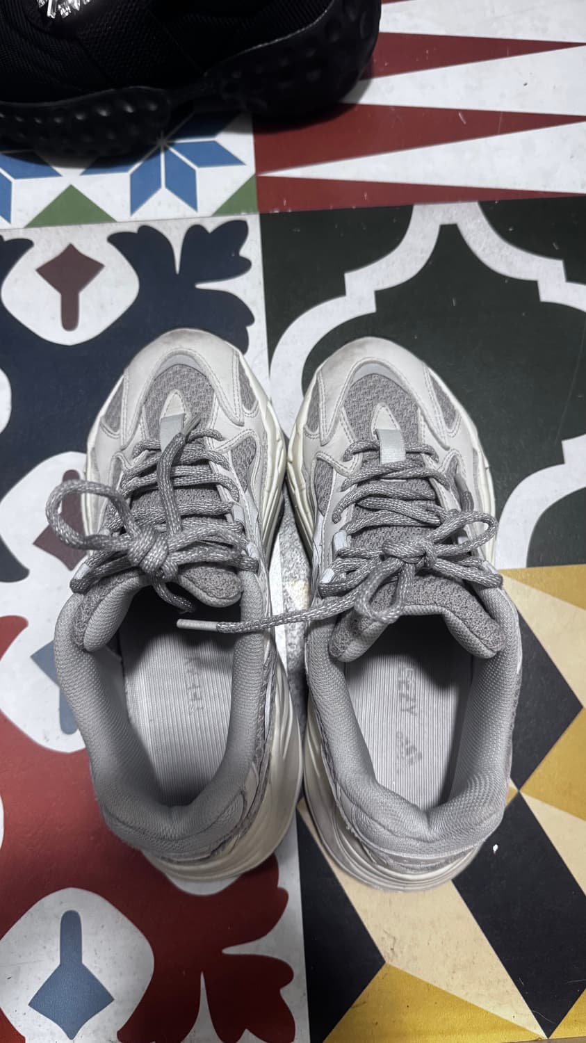 Yeezy Boost V2 700 그레이 240 static✨🔥 상품이미지3