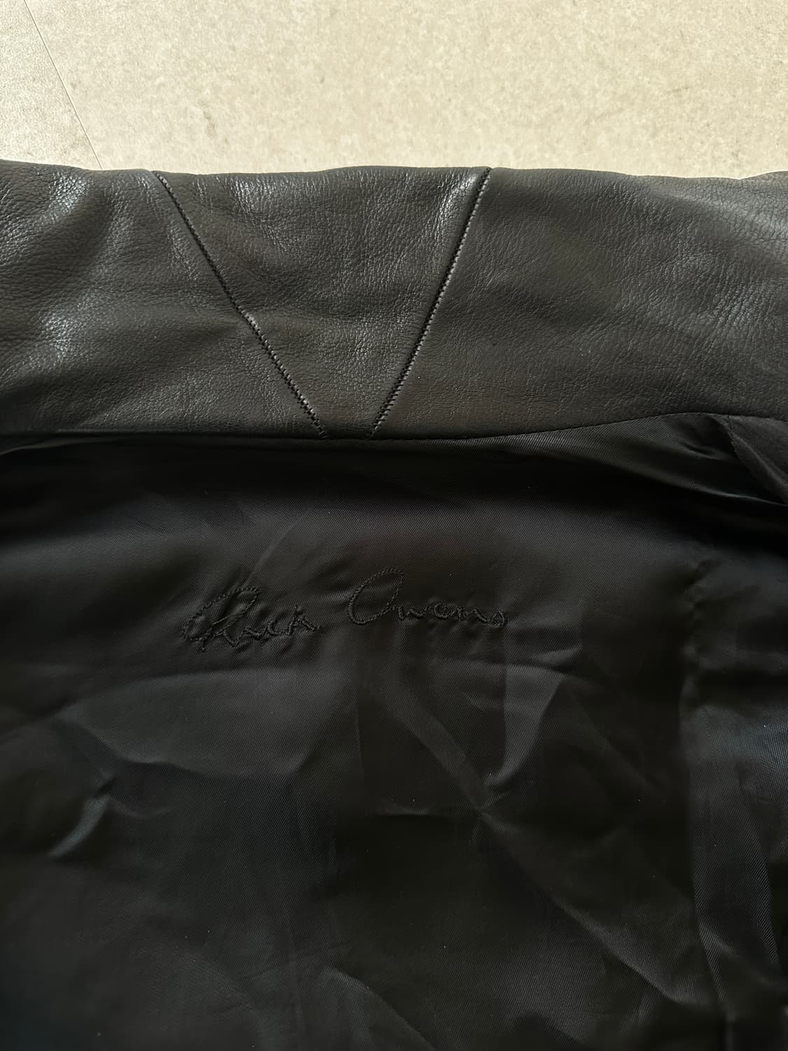 릭오웬스 2010FW 런웨이 스퀘어 하이넥 레더 자켓 상품이미지9