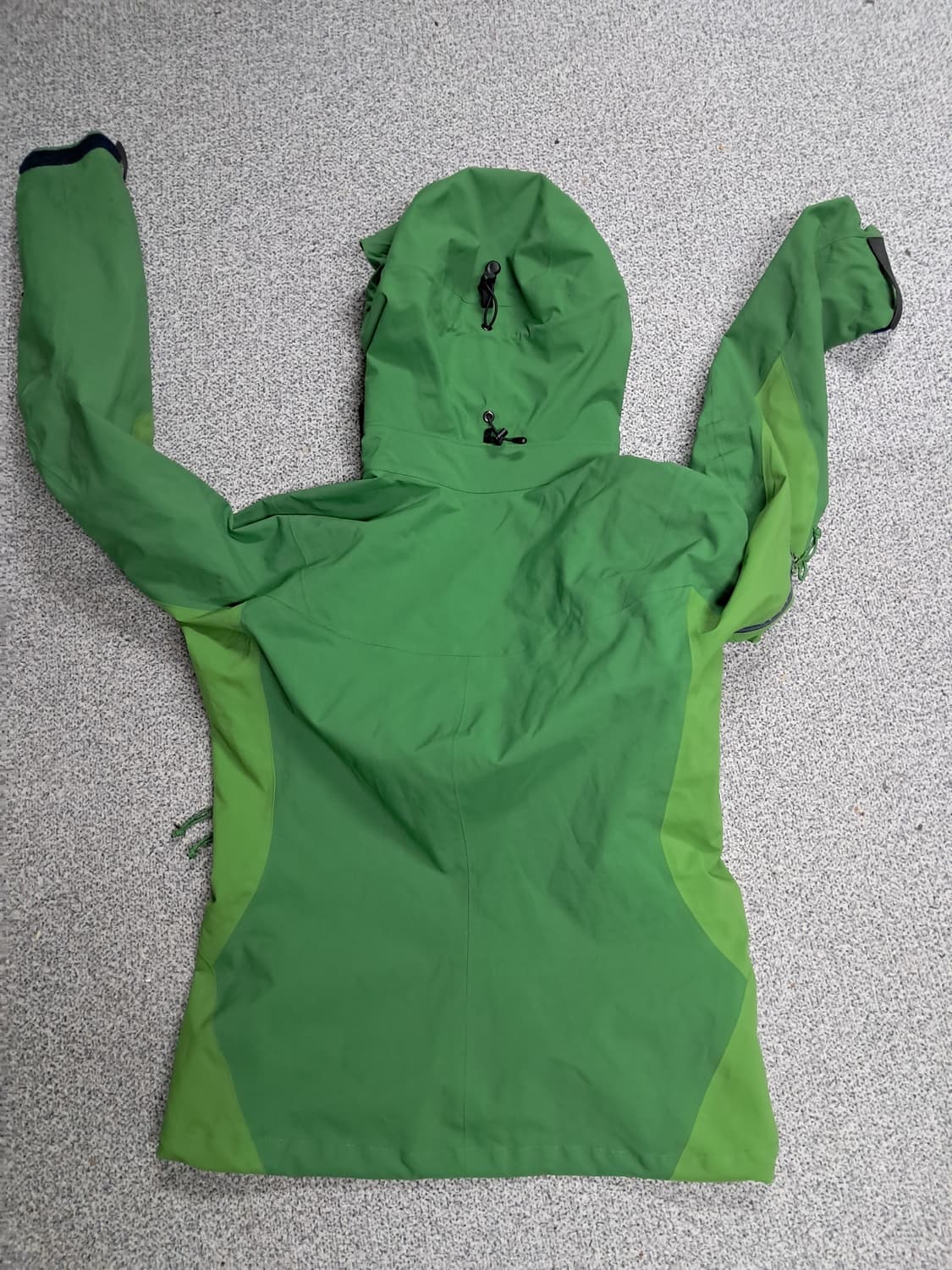 아크테릭스 바람막이 상품이미지6