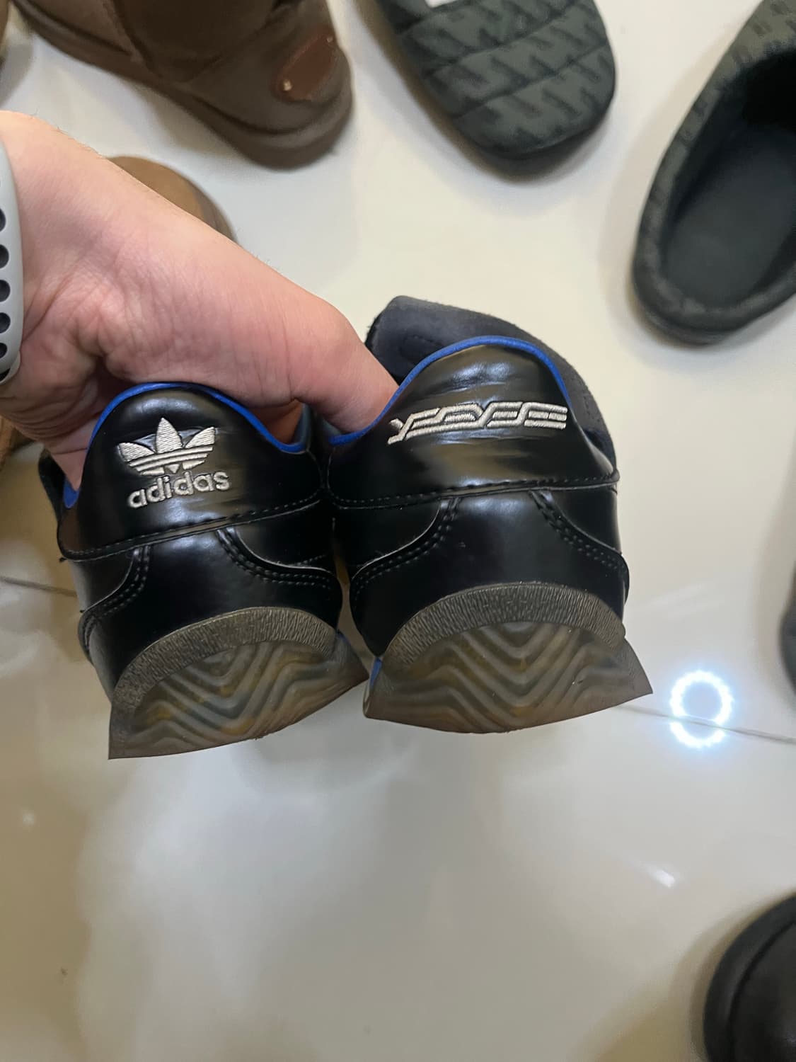 아디다스 예스아이씨 스니커즈 245 상품이미지4