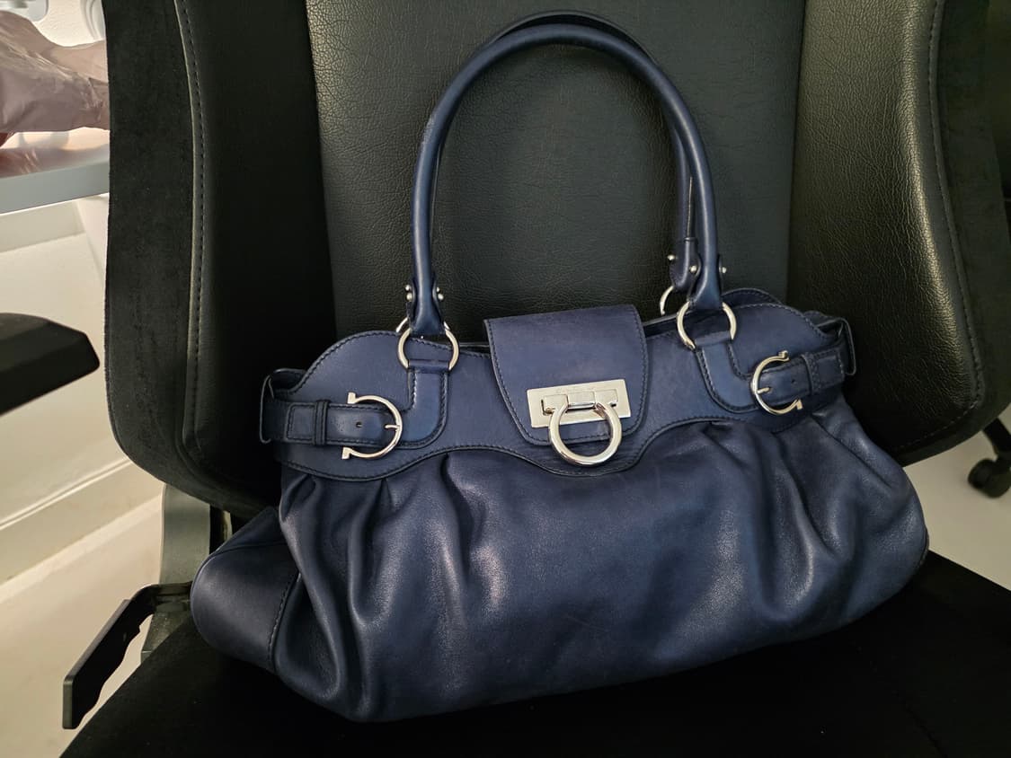 페레가모 간치니 만두백 네이비 토트,숄더백 상품이미지2