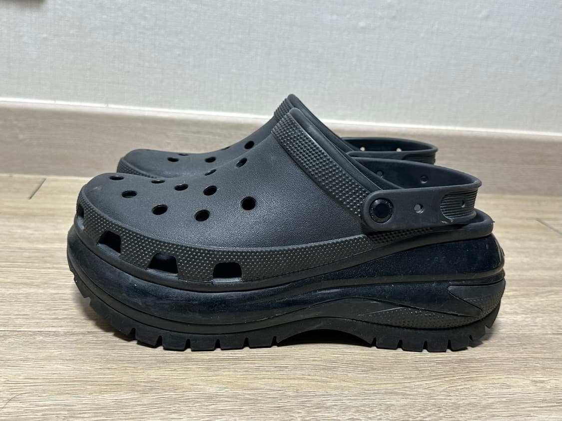 크록스 메가 크러쉬 클로그 블랙 (280) 상품이미지3