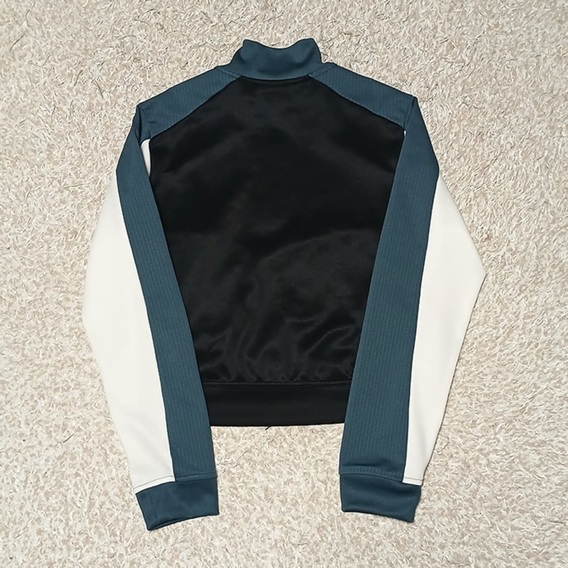 아디다스 우먼 크롭 트랙탑 M 상품이미지3