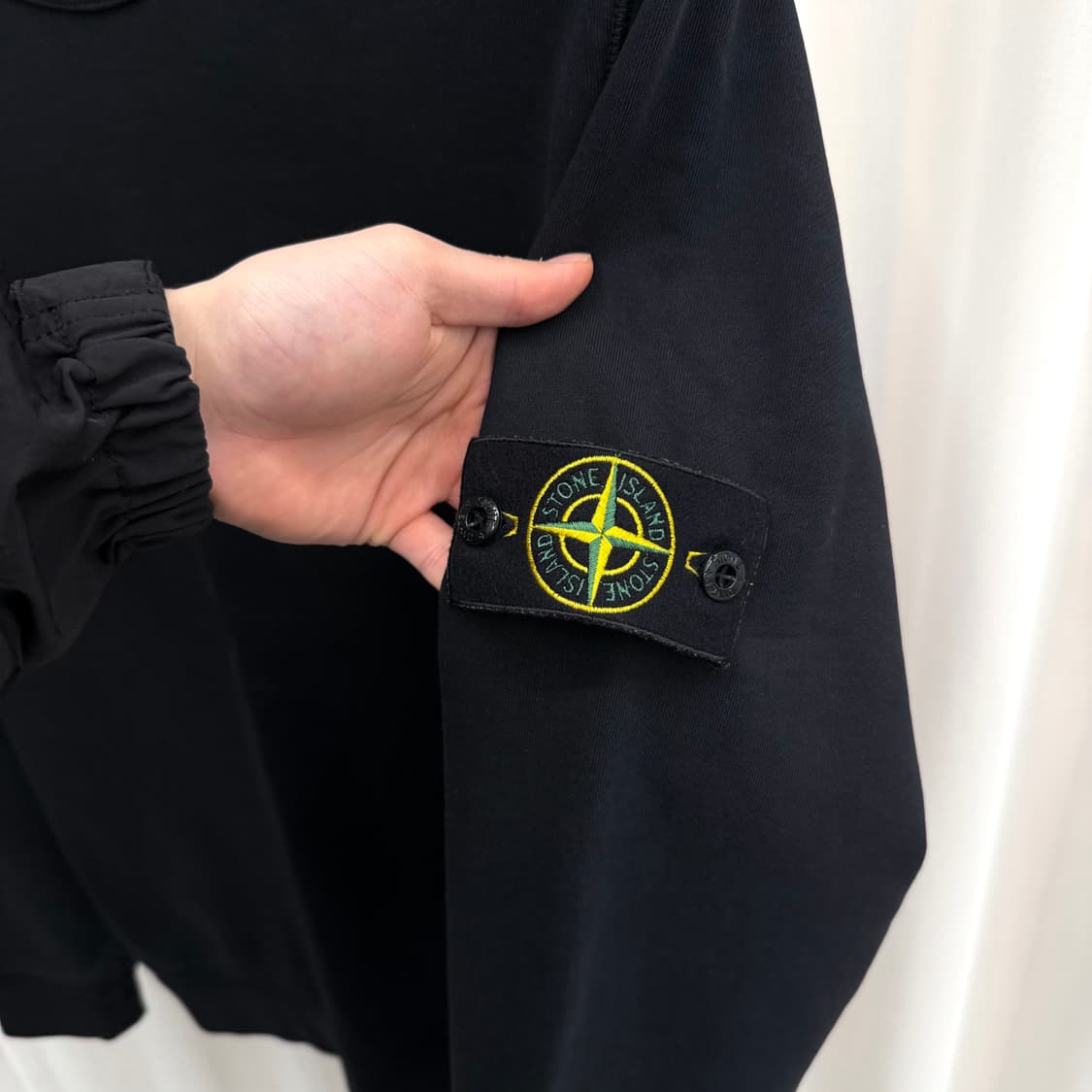 [L] 스톤아일랜드 맨투맨 블랙 상품이미지4