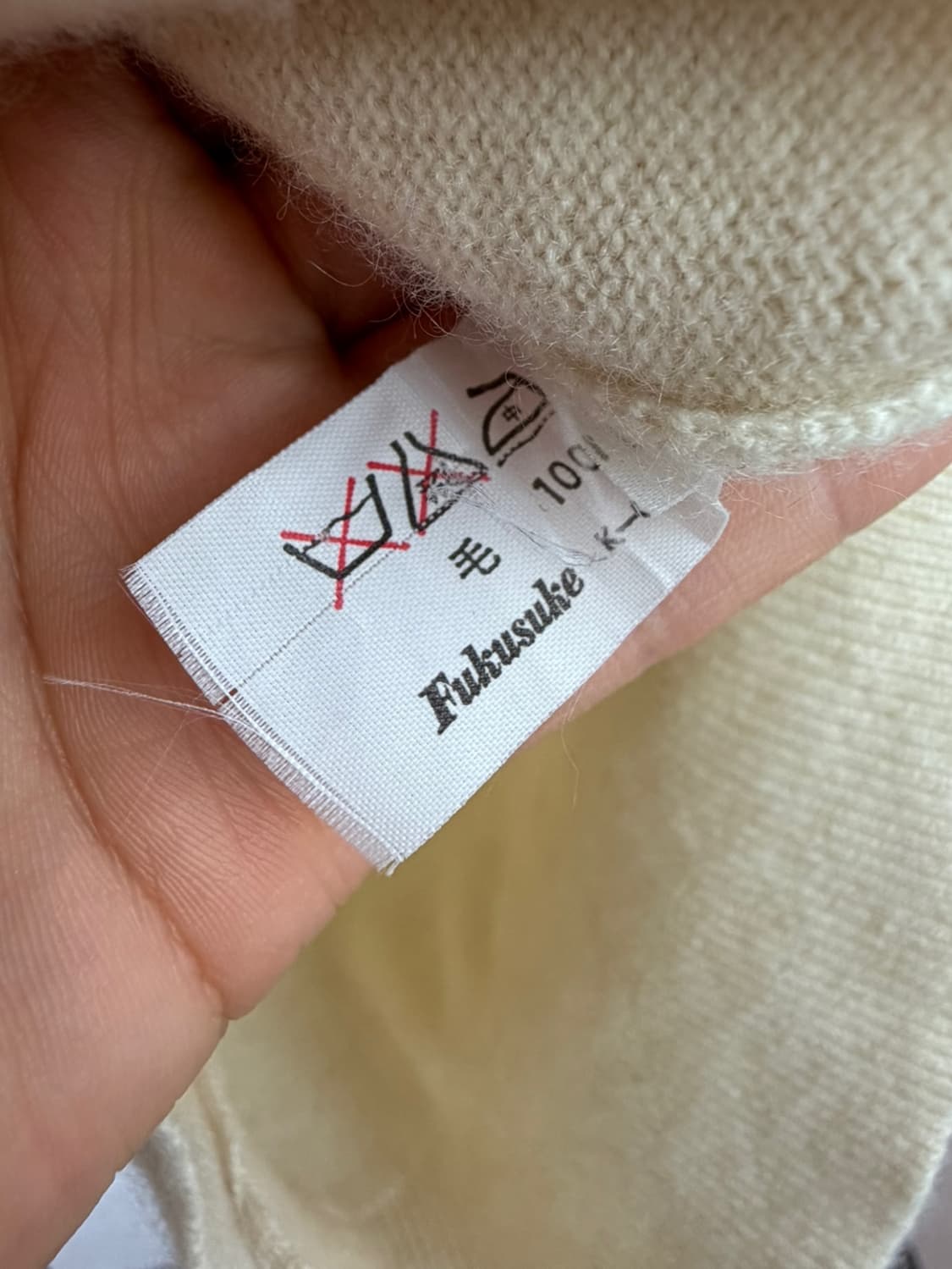 입생로랑 캐시미어 브이넥 니트  상품이미지6