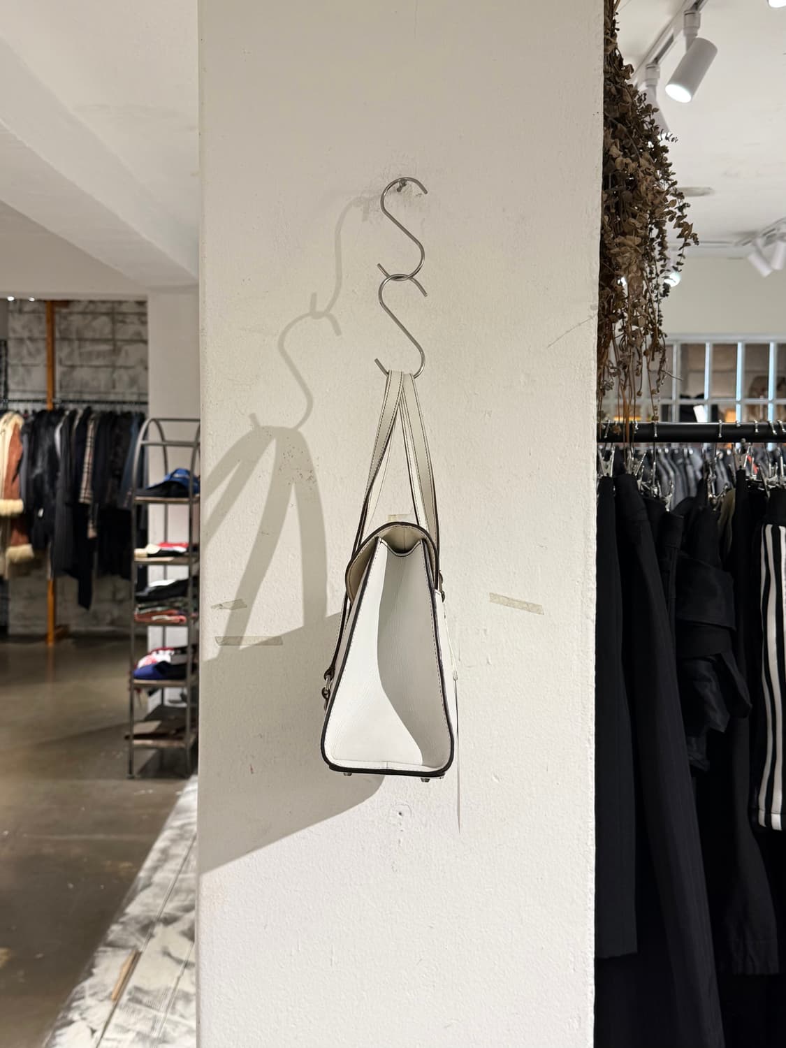 크리스찬 디올 00s 화이트 새들 더블 스트랩 숄더백 상품이미지3