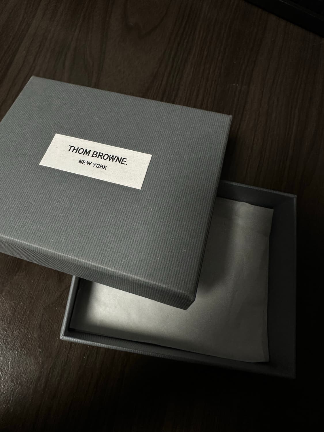 톰브라운 카드지갑 박스 상품이미지1