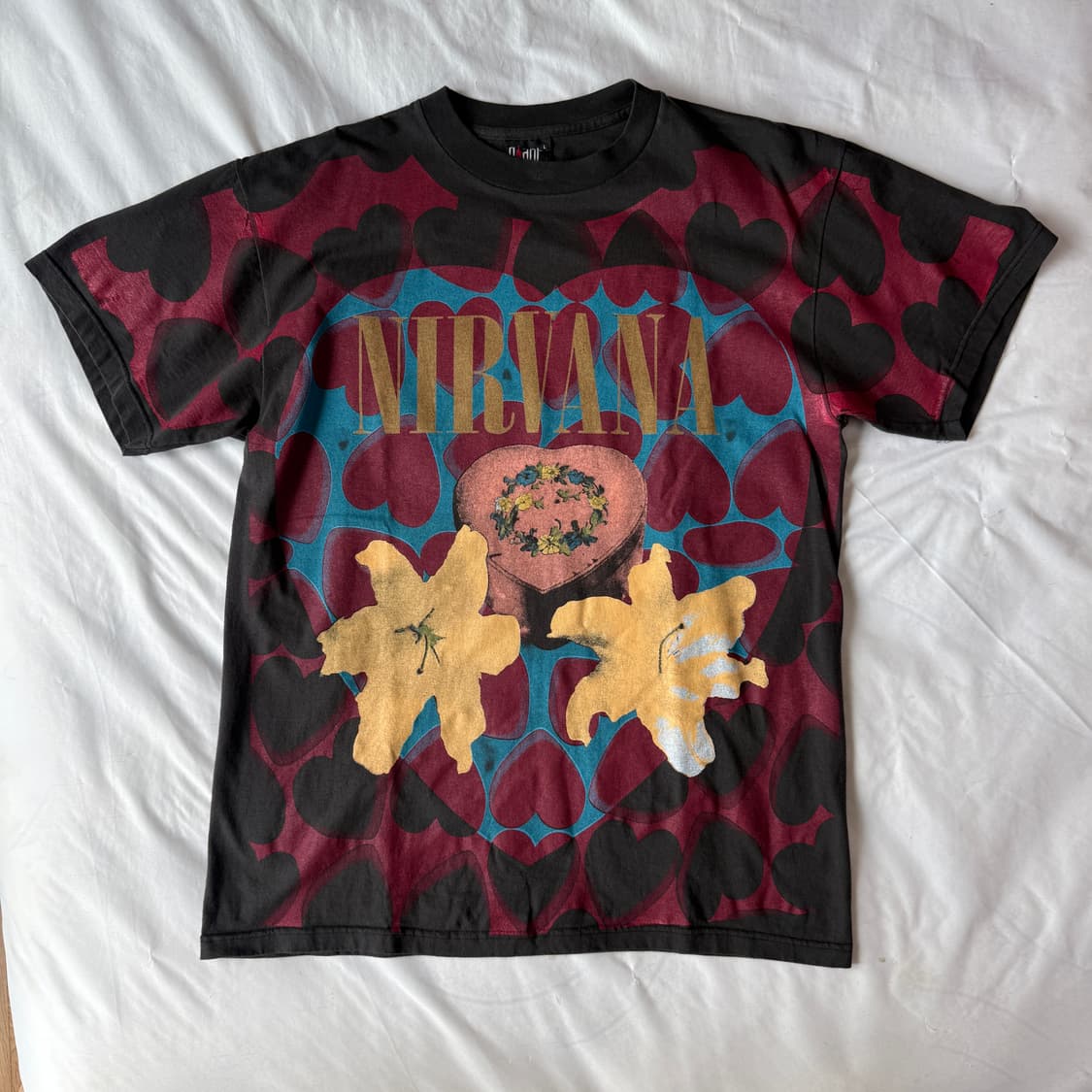 너바나 93년 '하트 셰이프 박스' AOP 티셔츠 상품이미지2