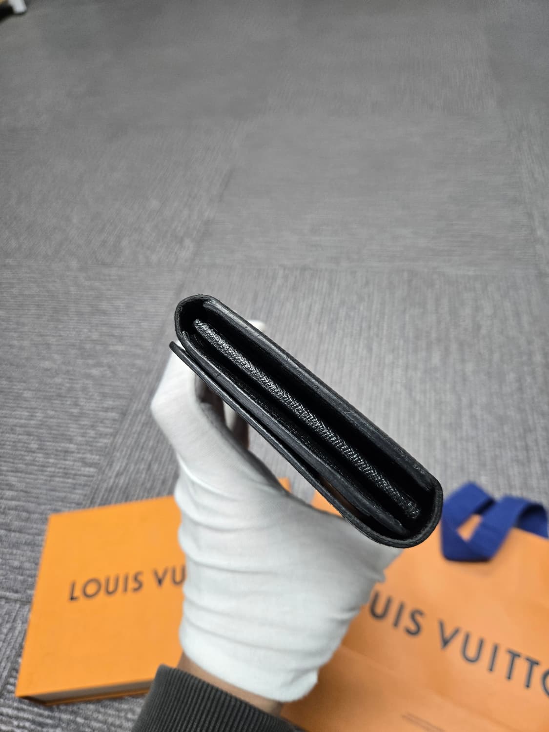 [특가][정품] 루이비통 카퓌신 장지갑 상품이미지4