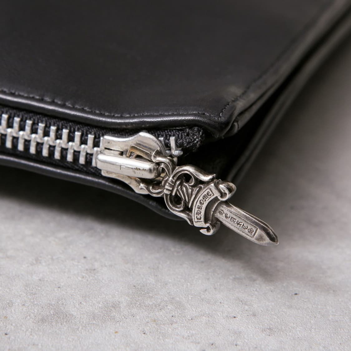 크롬하츠 블랙 레더 CH 클러치백 XL 사이즈 상품이미지8