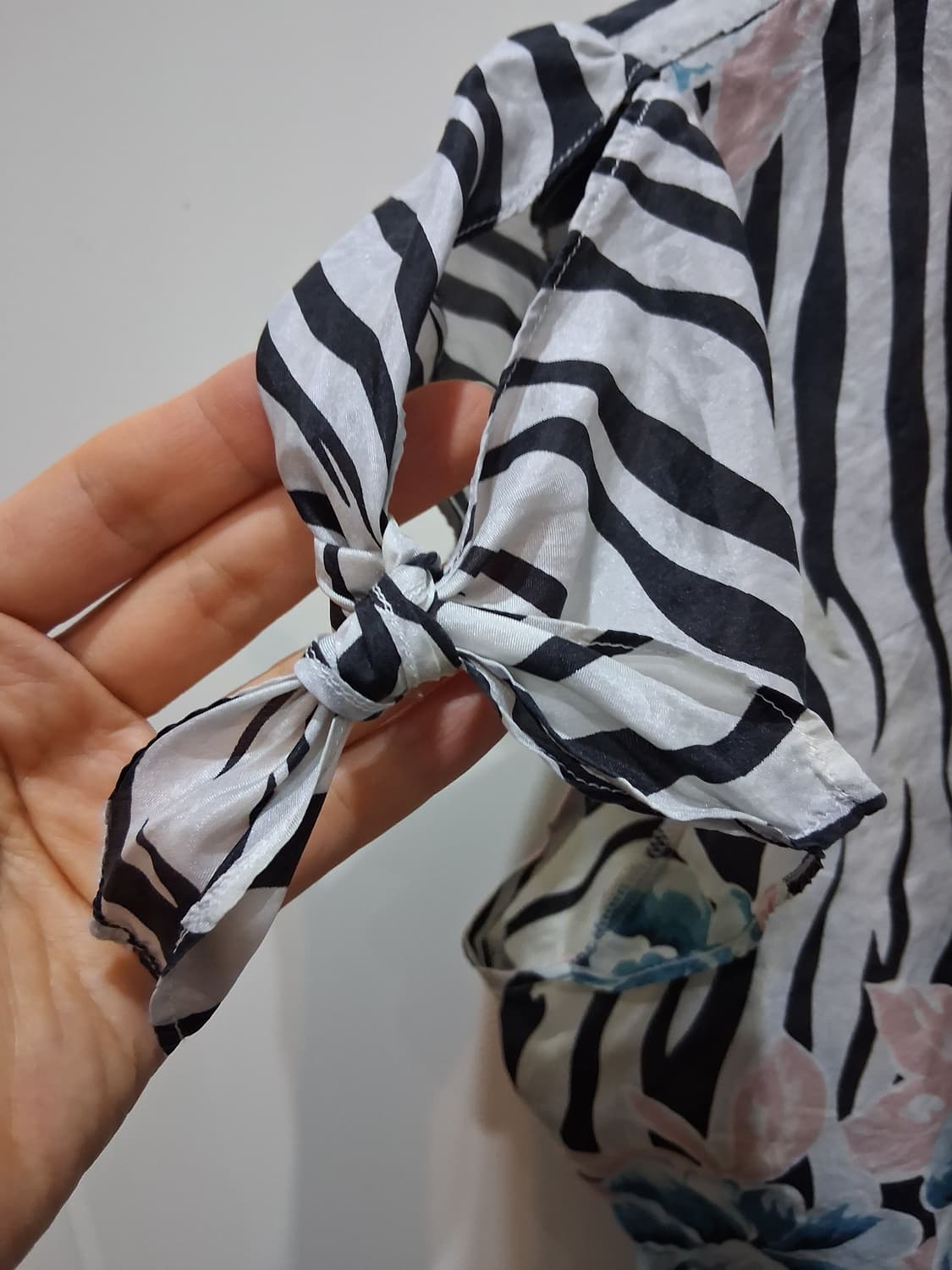 KENZO JEANS 지브라 플라워 패턴 리본 블라우스 40 상품이미지4