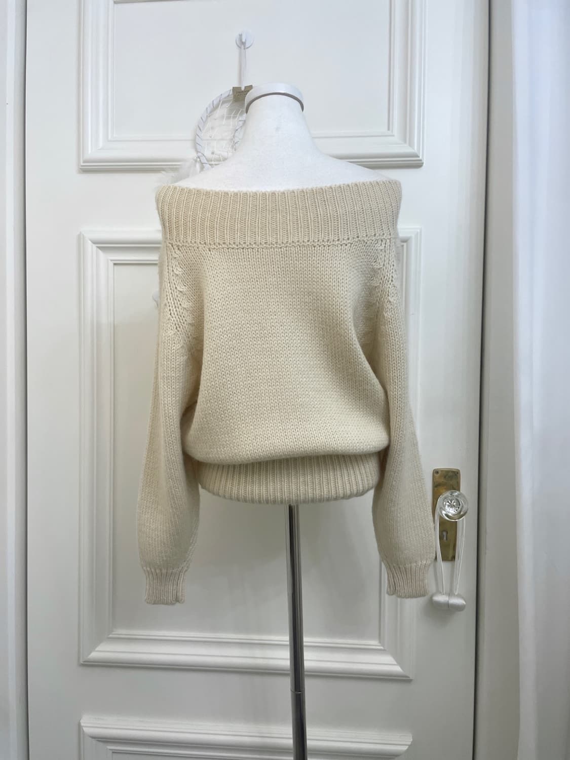 ivory warm off-shoulder wool100% sweater 상품이미지3