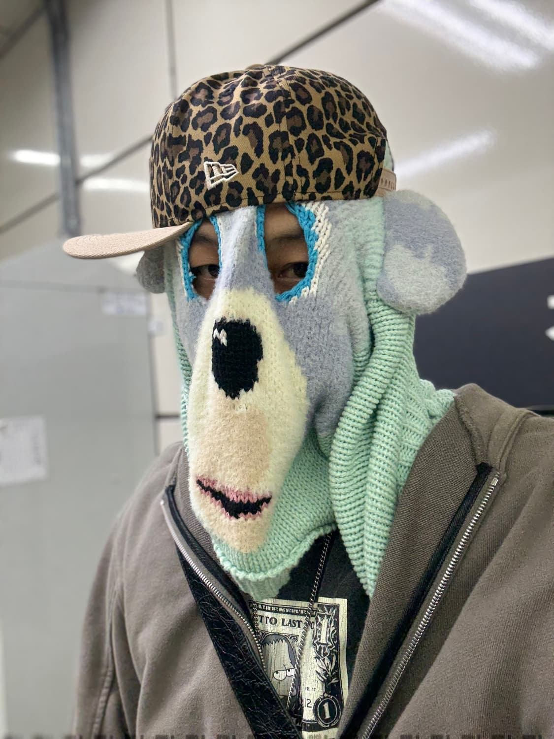 더블렛 23AW 오버핏 민트컬러 베어마스크 니트 상품이미지1