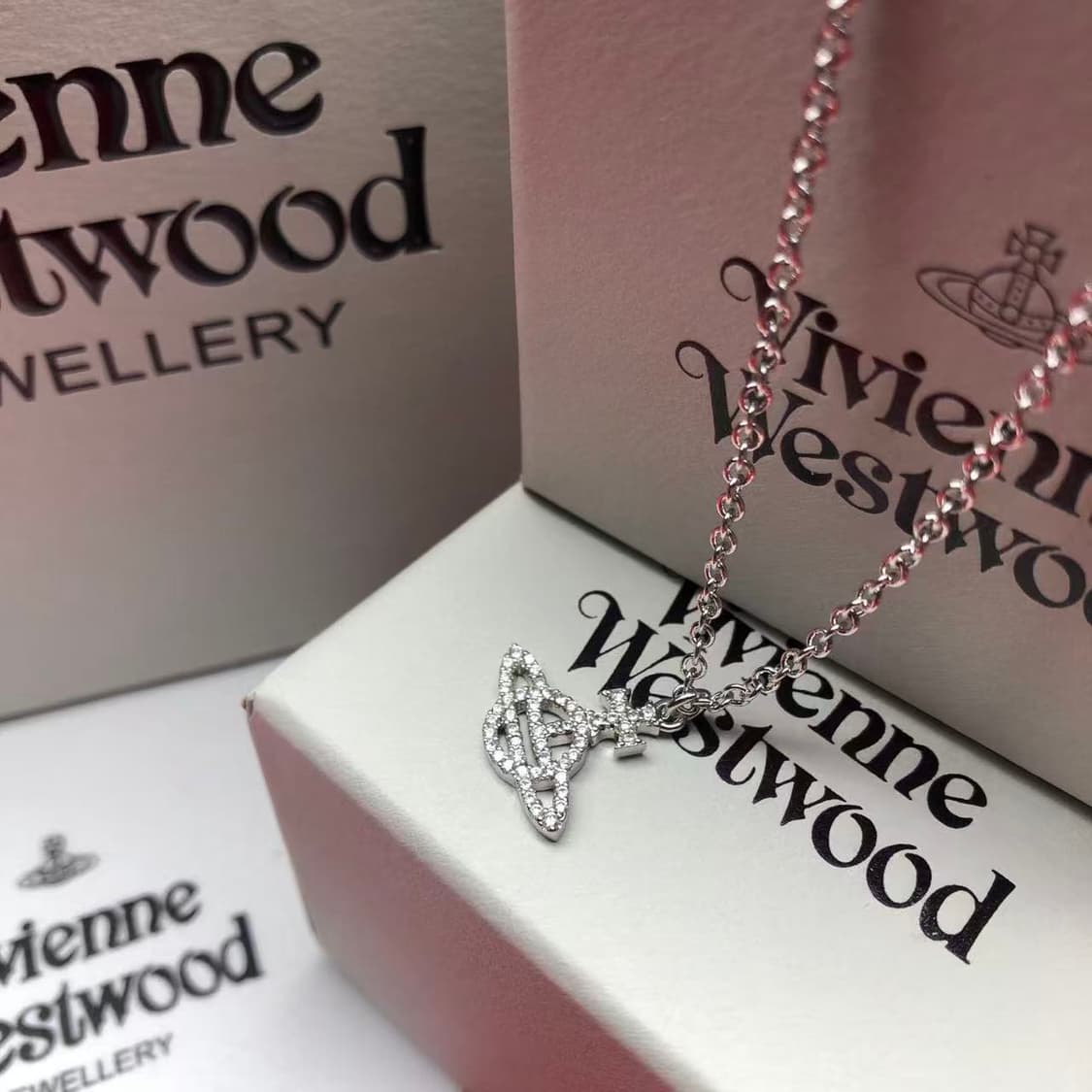 비비안 웨스트우드 Petite Orb Pendant Necklace 상품이미지7