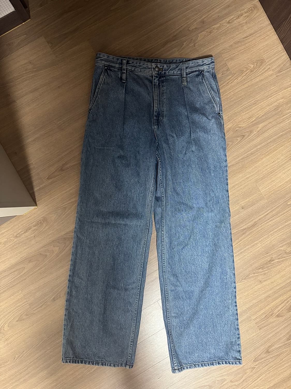 우영미 24fw 원턱 세미와이드 청바지 48(32)사이즈 판매  상품이미지1