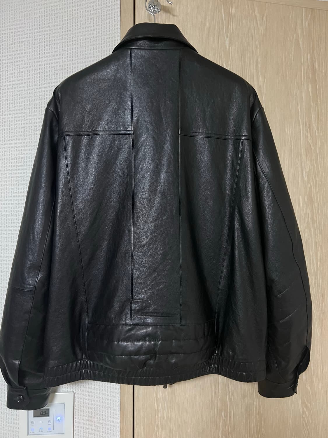 해칭룸 스티치 볼륨 레더 자켓 상품이미지2