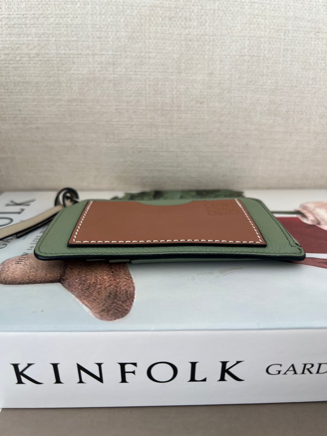 로에베 카프스킨 코인 카드 홀더 (로즈마리/탠) 상품이미지8