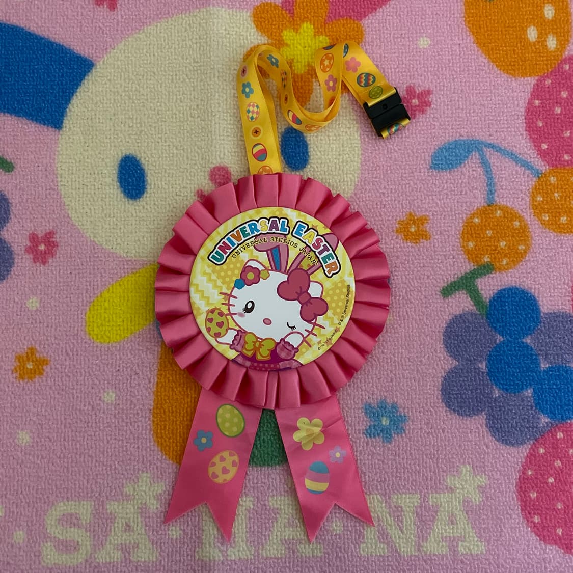 [새상품] 산리오 유니버셜 스튜디오 헬로키티 뱃지 키티 핀뱃지 상품이미지1