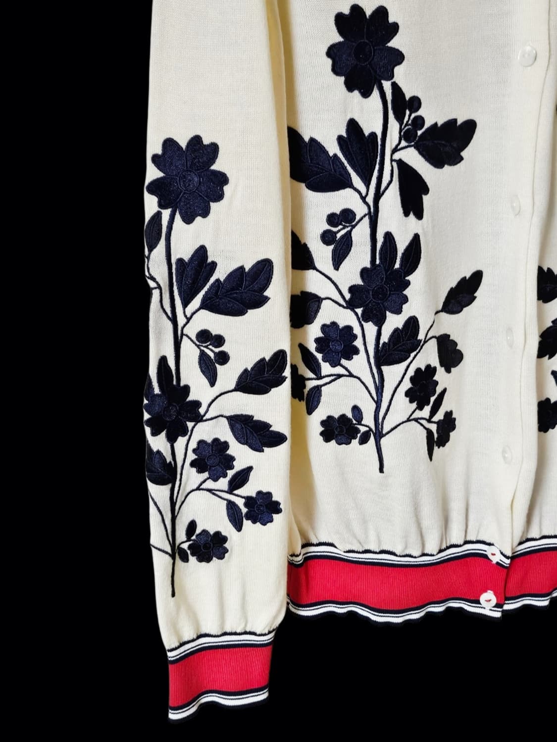 타미힐피거여성 울 100/플라워 자수  여성가디건/29만 상태좋음 상품이미지9