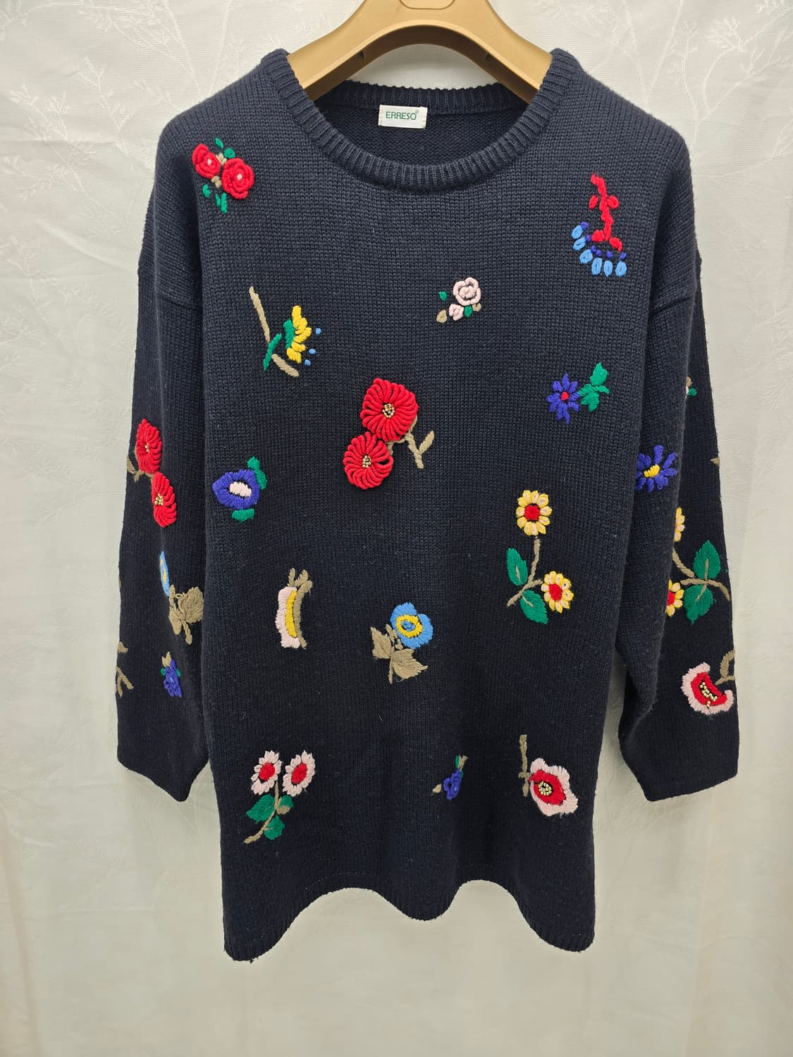 ERESO 블랙  꽃 자수 니트 스웨터 상품이미지1