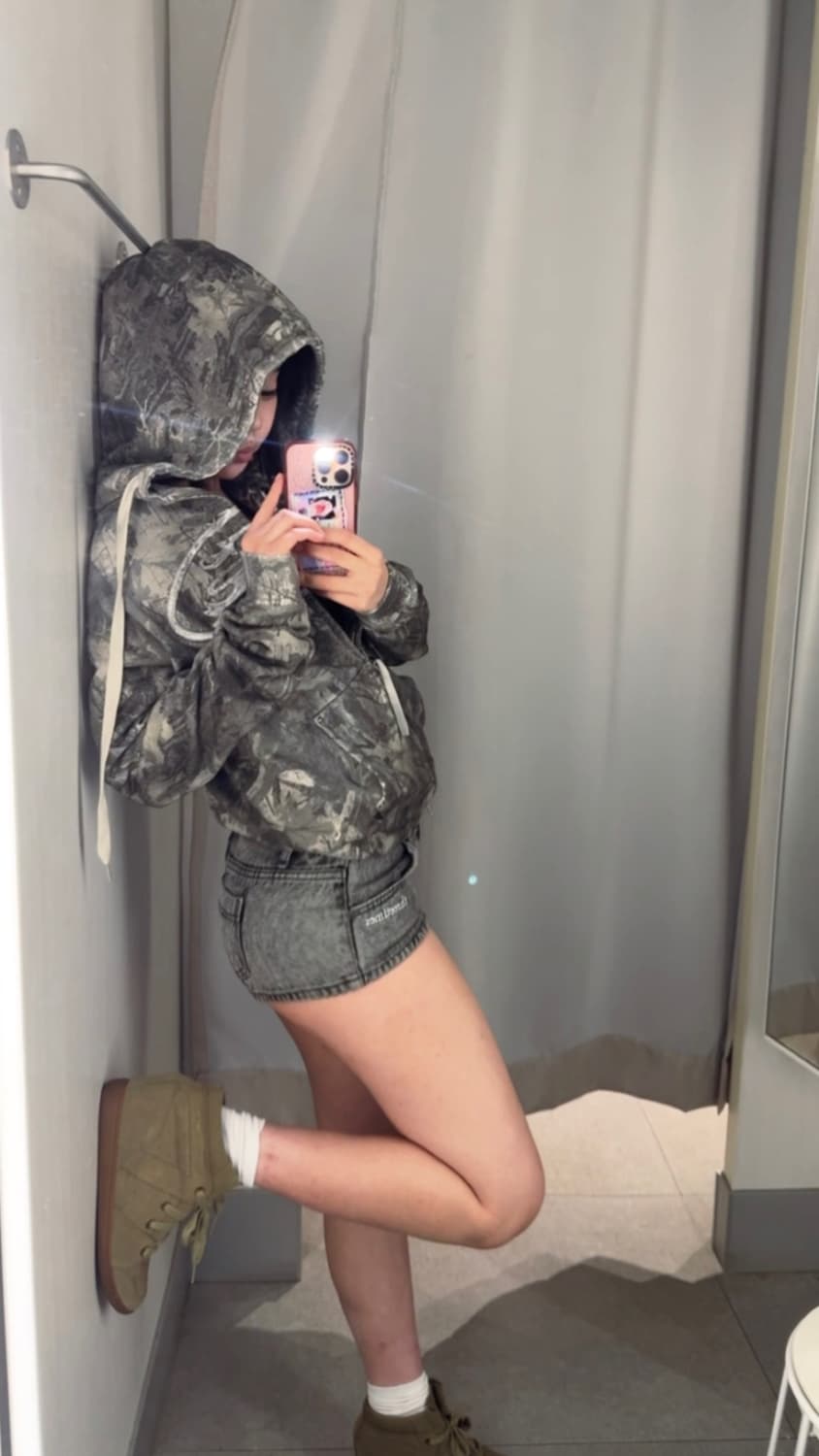 배드블러드 라이온 패치 후드 집업 - 라이트리얼트리 상품이미지2