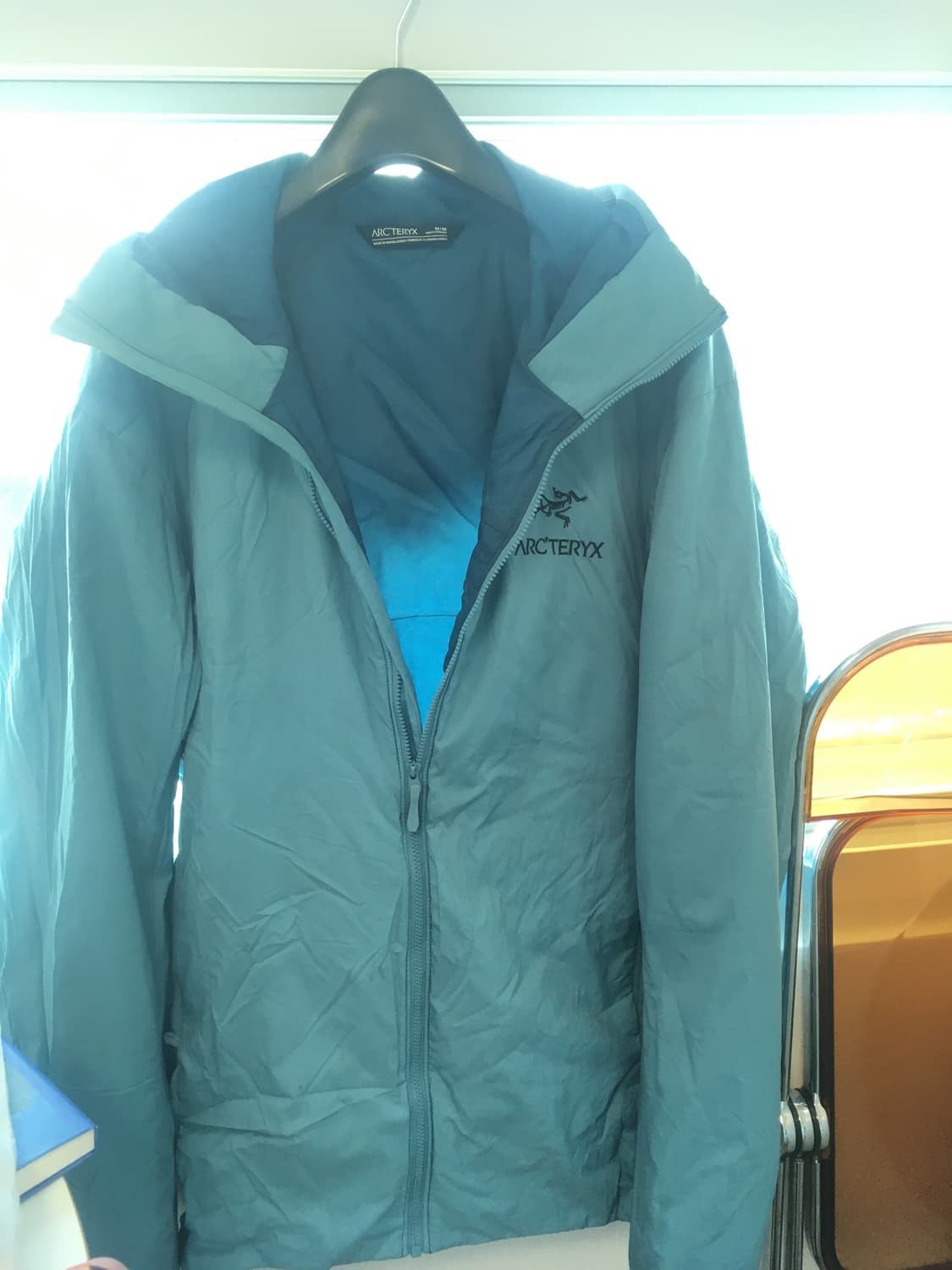 ‼️급처‼️아크테릭스 아톰 LT 후디 M (현 시세가 70만원) 상품이미지3