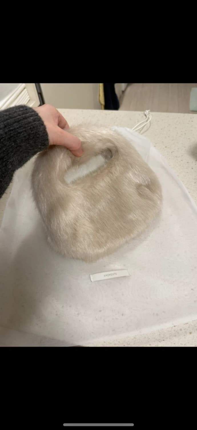 아모멘토 미니 퍼 토트백 아이보리(택제거 새상품) 상품이미지1