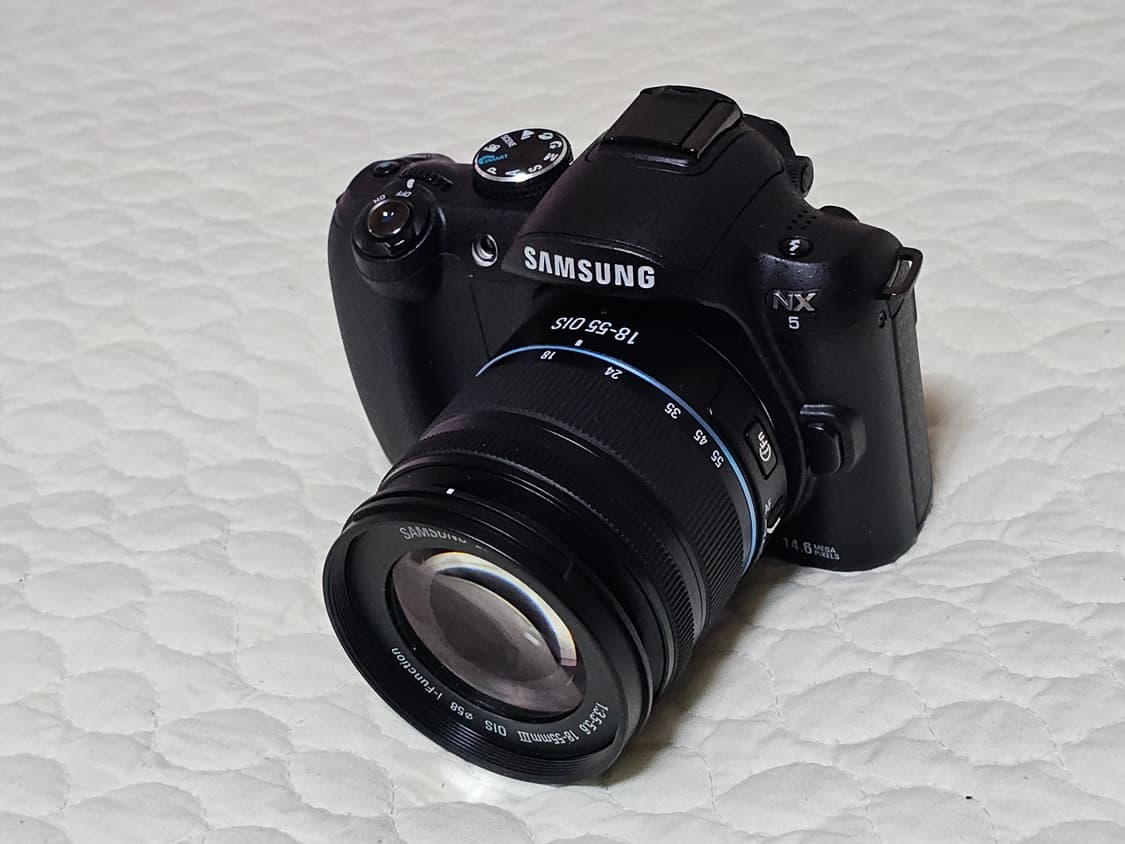 삼성 NX5 카메라와 18-55mm 렌즈 상품이미지3