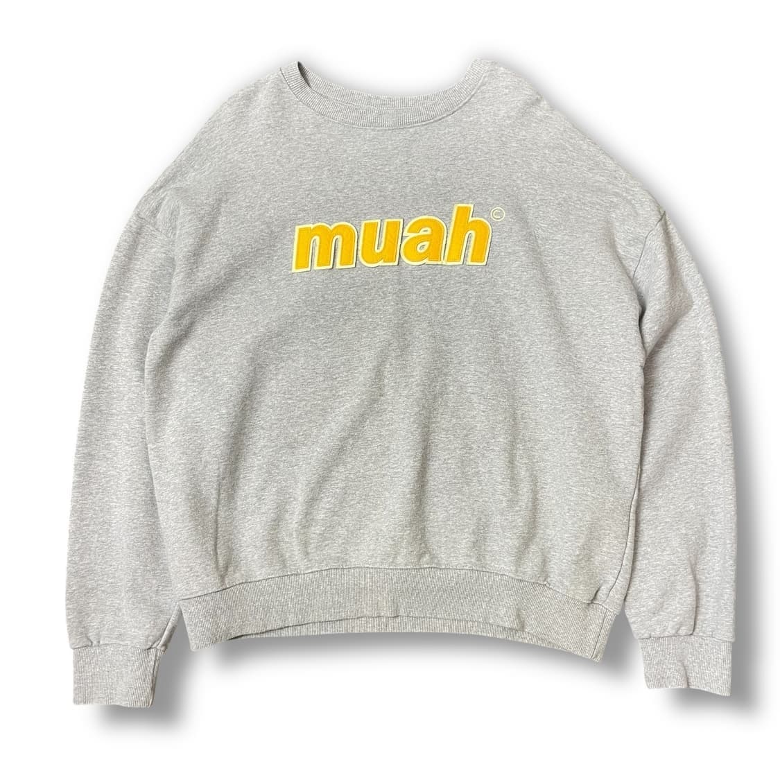 무아무아 그레이 로고포인트 맨투맨 스웻셔츠 상품이미지1