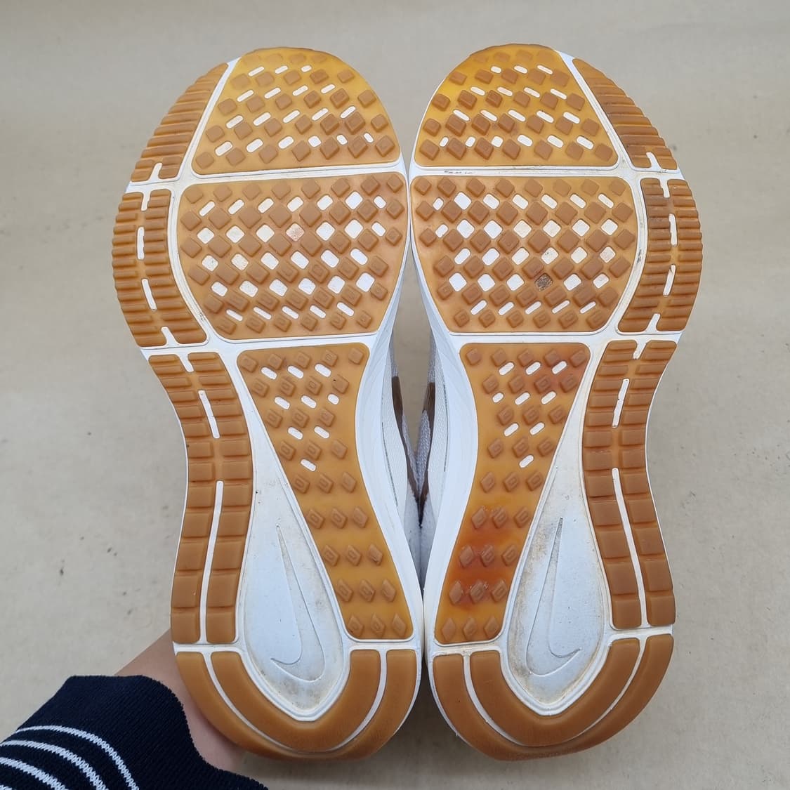 나이키 에어 줌 스트럭처25 여성런닝화245 상품이미지3