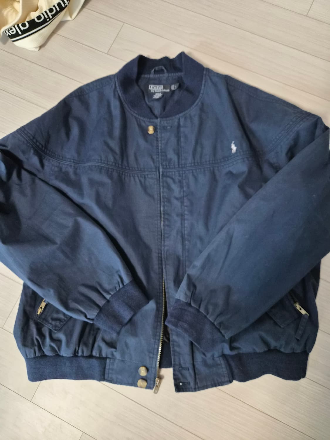 폴로 랄프로렌의 클래식한 해링턴 자켓(바람막이/블루종) 스타일입니다 상품이미지1