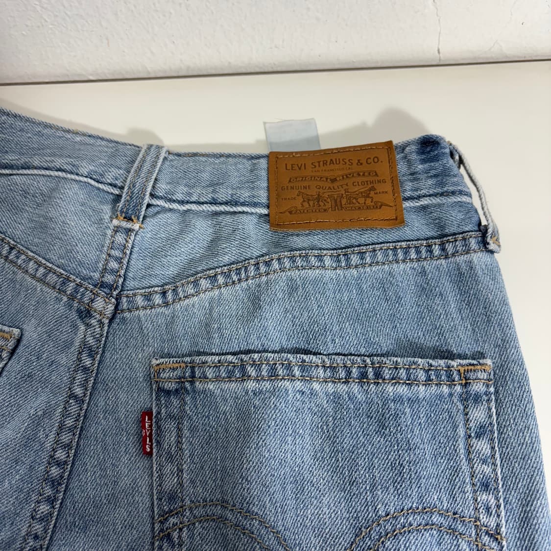 28 우먼M 리바이스 연청 일자핏 데님팬츠 상품이미지2