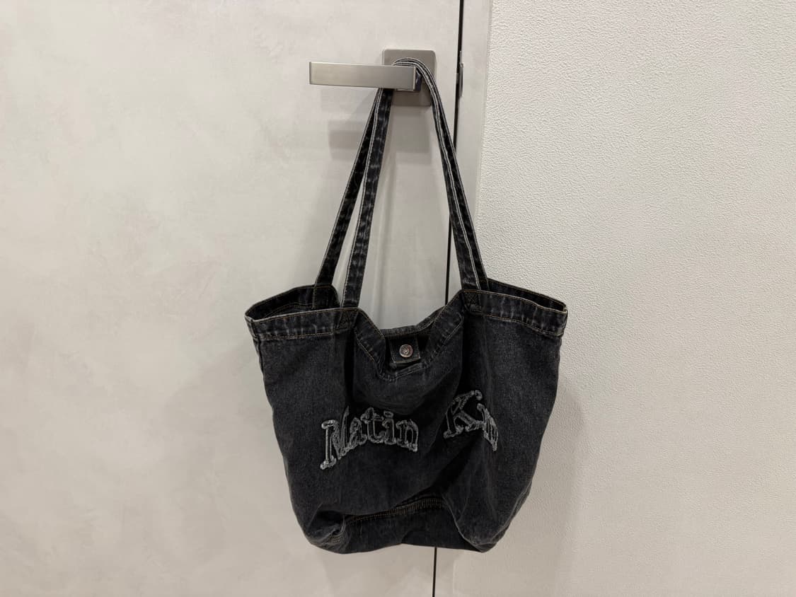 마뗑킴 로고 워시드 데님 토트백 블랙 상품이미지2