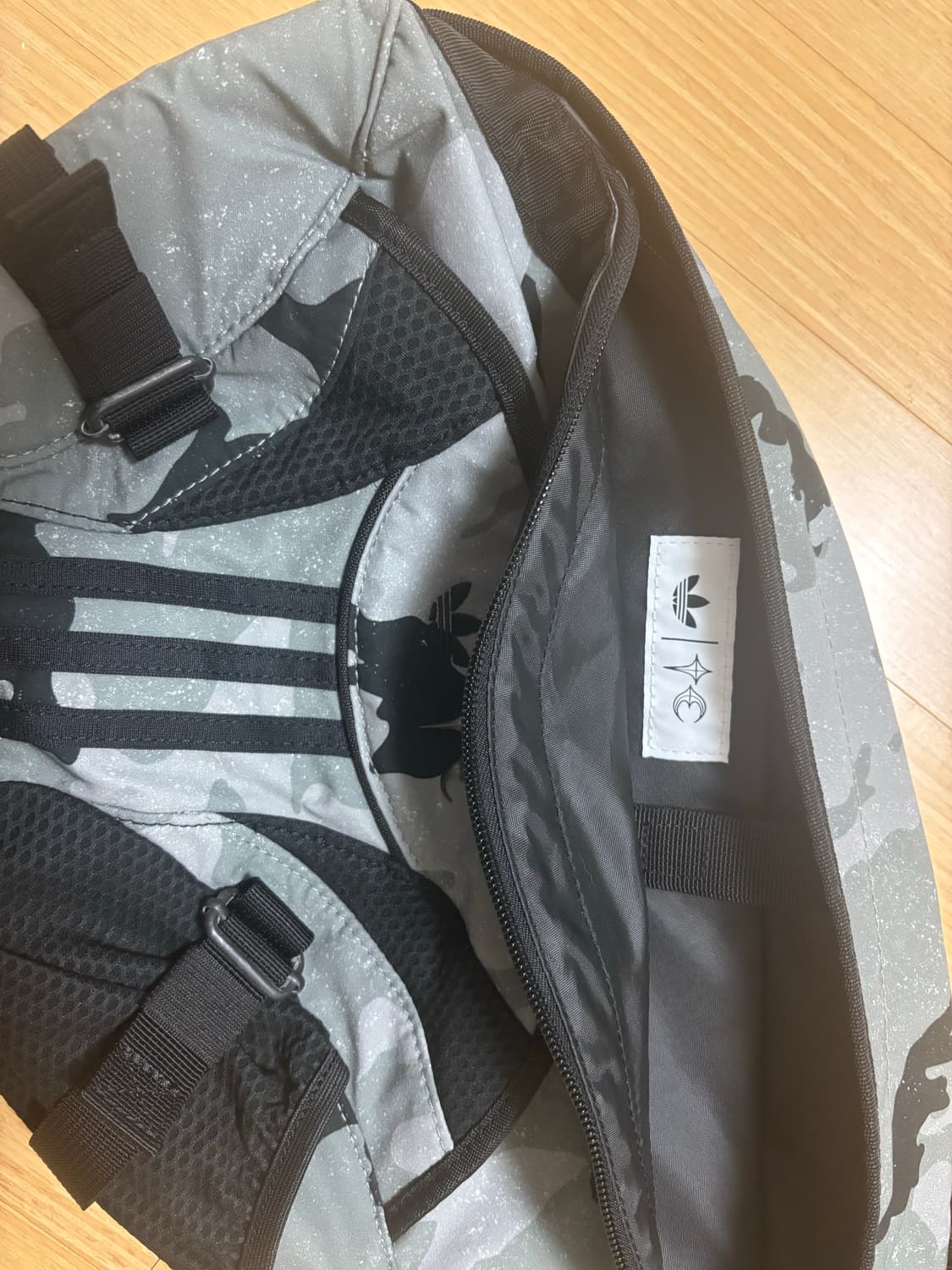 아디다스 x 떠그클럽 백 블랙 상품이미지4