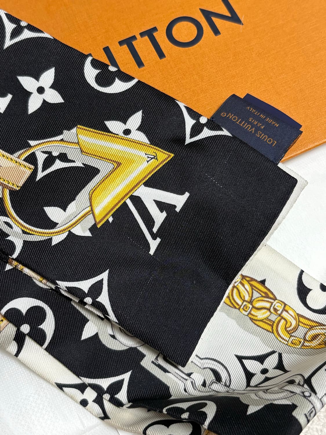 루이비통 모노그램 컨피덴셀 방도스카프 상품이미지4