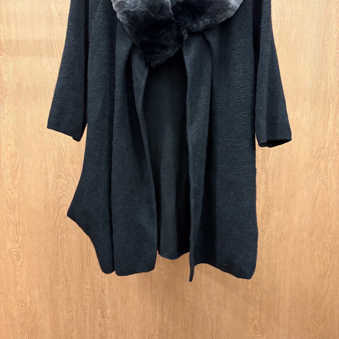 막스마라 A라인 7부 오픈형 니트 코트 그레이 퍼 카라 포켓 디테일 블랙 상품이미지5