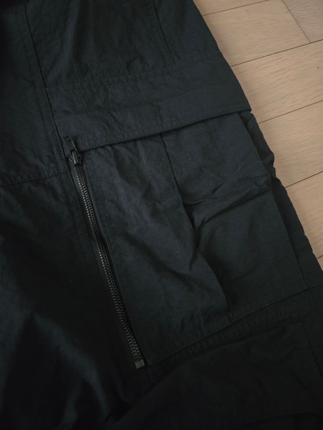 준지 23FW 나일론 퍼커링 팬츠 48 블랙 상품이미지3