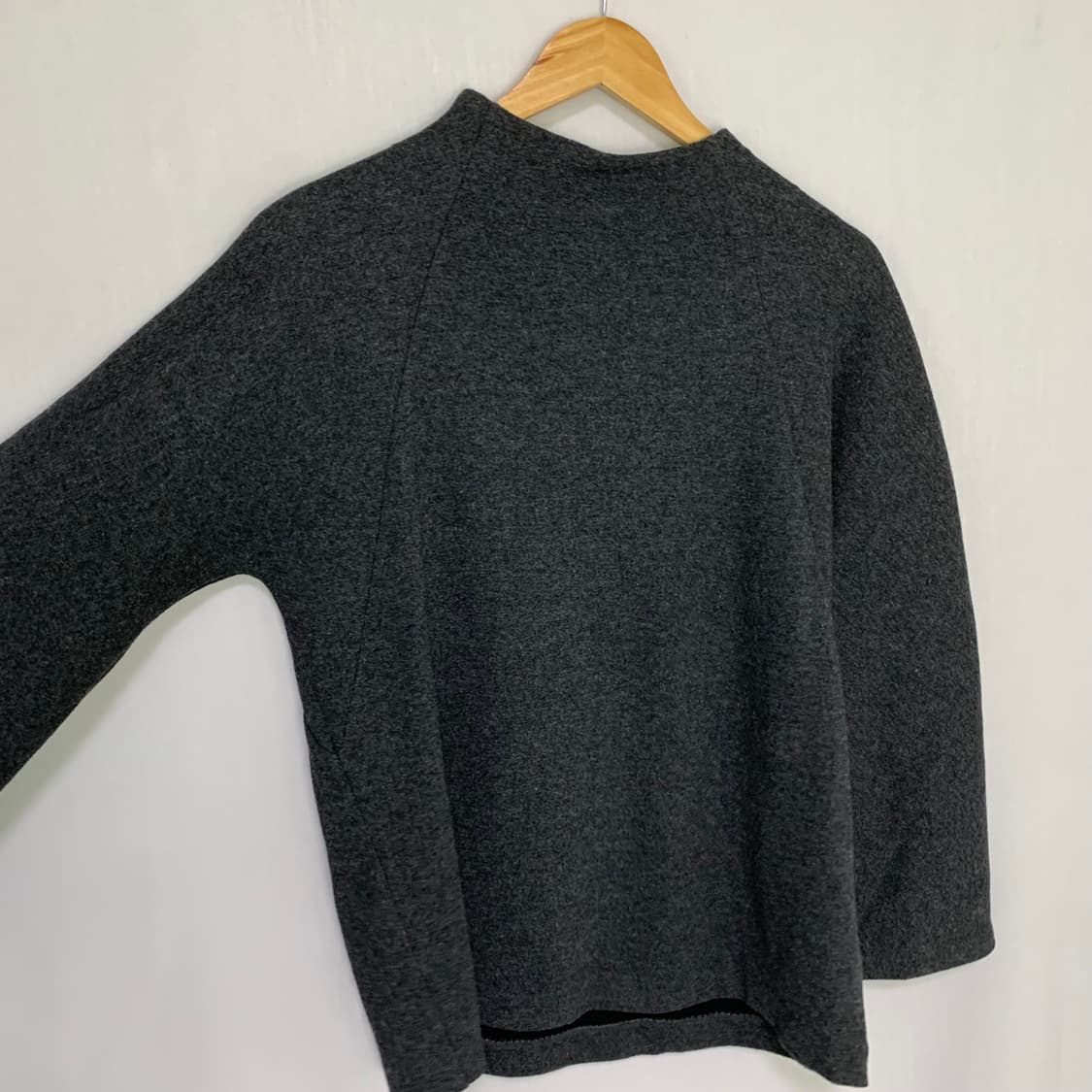 cos 코스 비대칭 사선지퍼 넥 차콜 그레이 7부 소매 울 맨투맨 상품이미지6