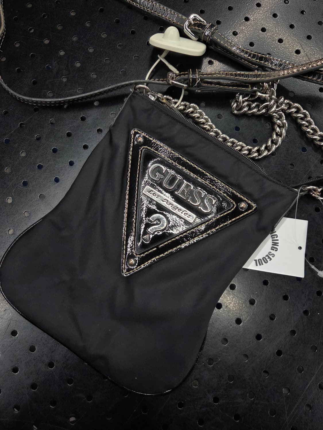 guess 게스 블랙 체인크로스백 상품이미지1