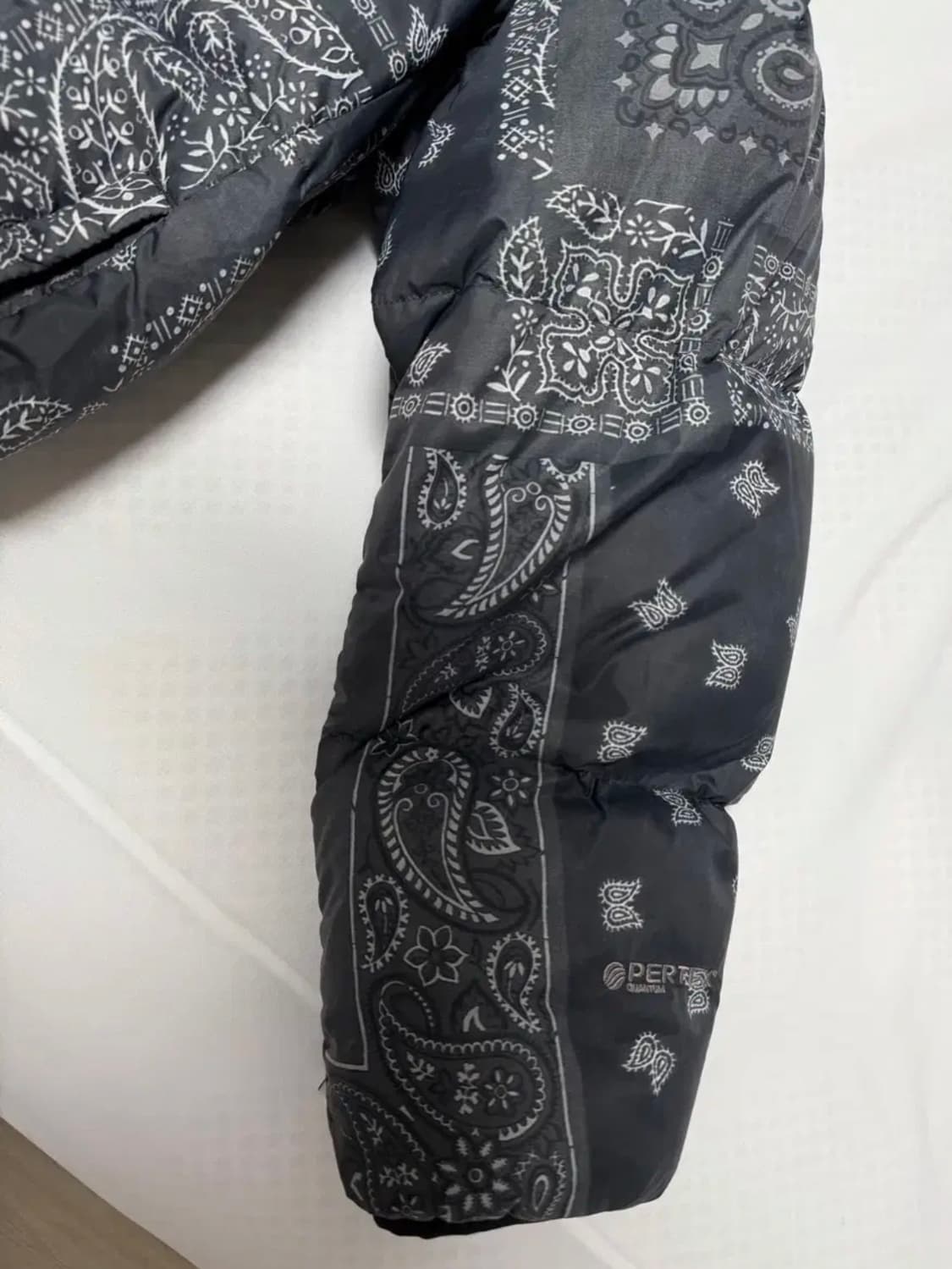 디스이즈네버댓 PERTEX T Down Jacket Bandana 블랙 상품이미지3