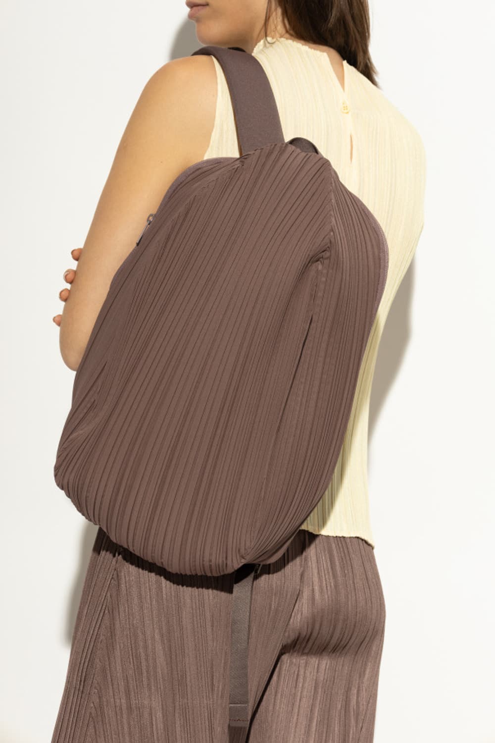 플리츠플리즈 이세이미야케 25fw OVAL 백팩/브라운 상품이미지1