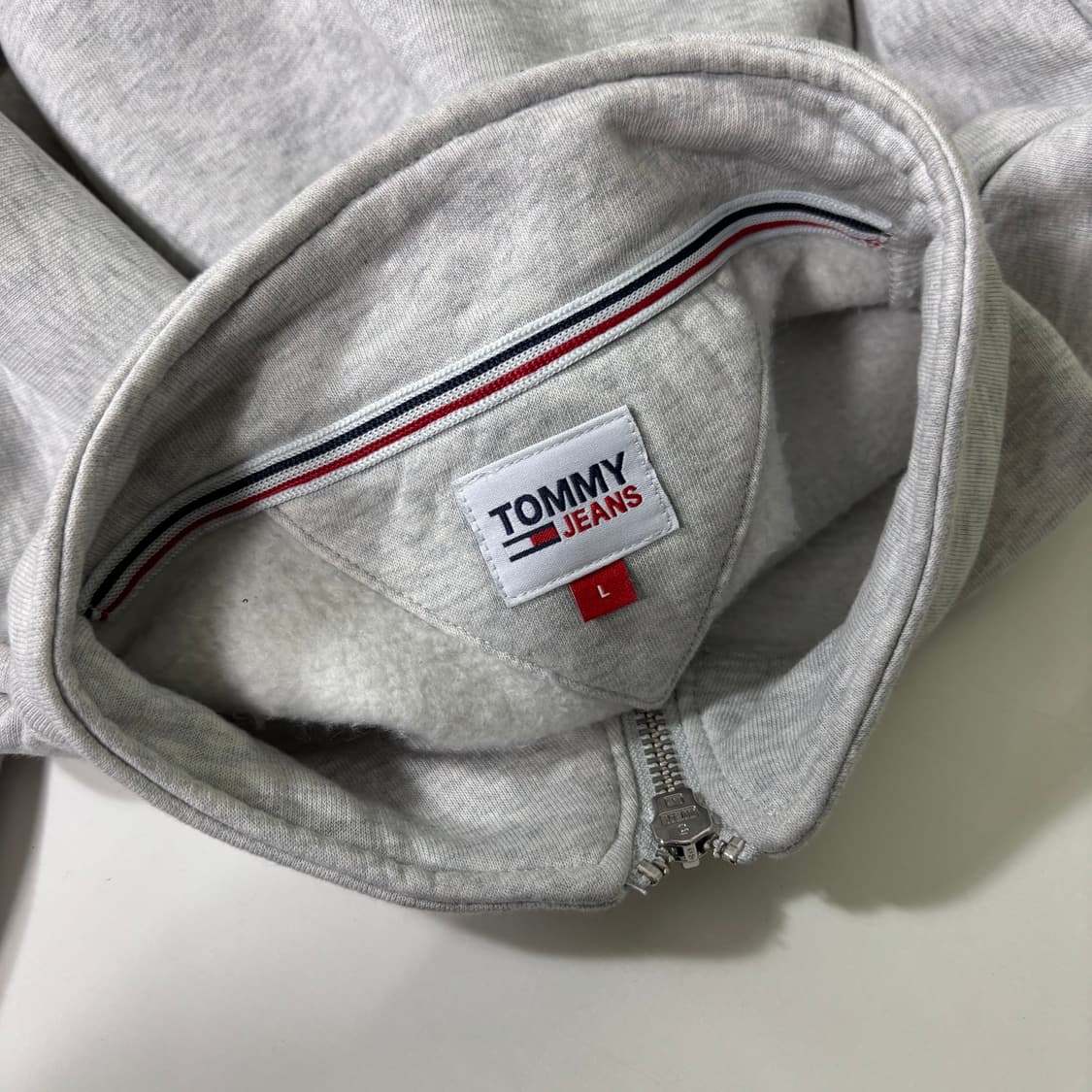 우먼FREE 타미진스 타미힐피거 그레이 반집업 크롭 맨투맨 상품이미지4