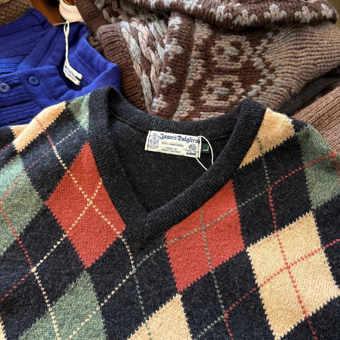 아일랜드 생산 램스 울 퓨어뉴울 아가일패턴 브이넥 니트 스웨터 L 상품이미지3