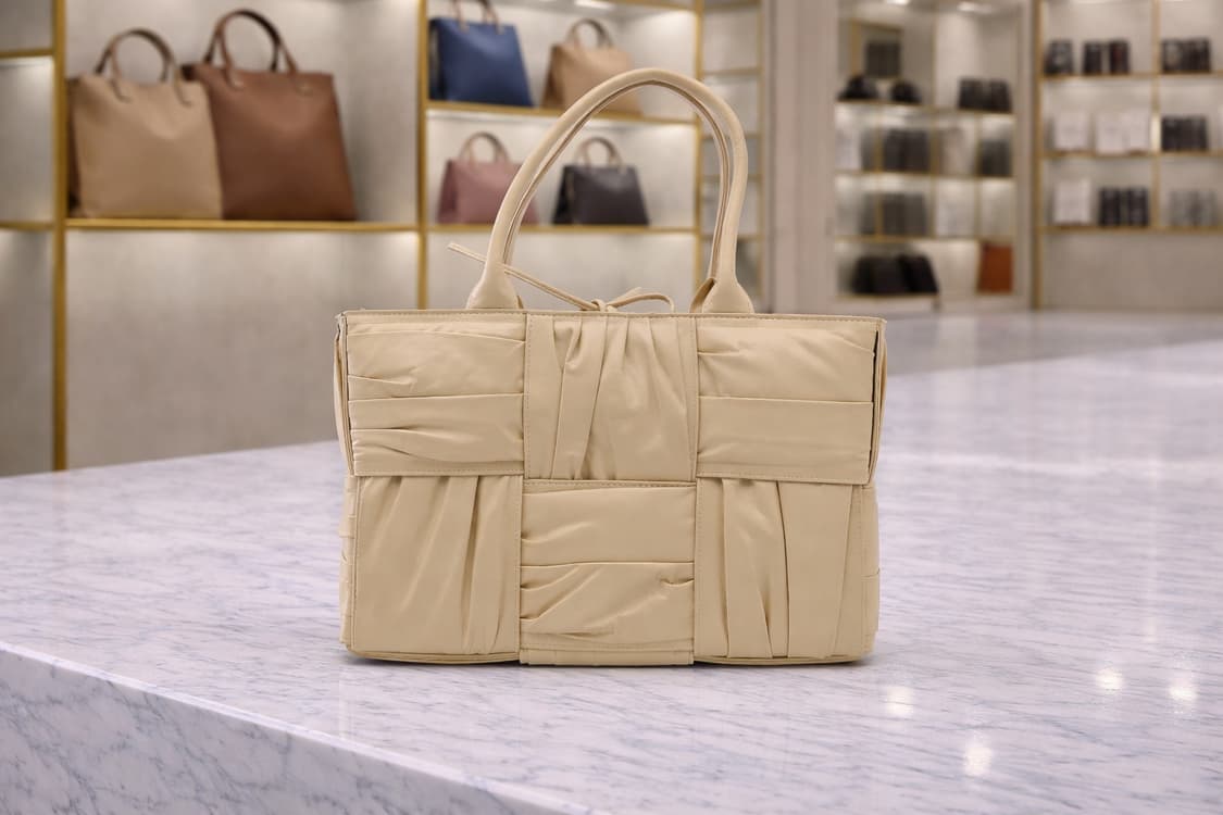 [A급] 보테가베네타 아르코 토트백 스몰 판매합니다!!! 상품이미지1