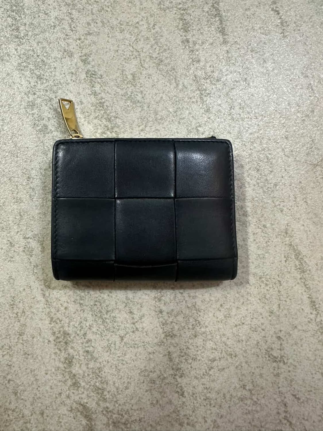 보테가 베네타 카세트 반지갑 상품이미지2