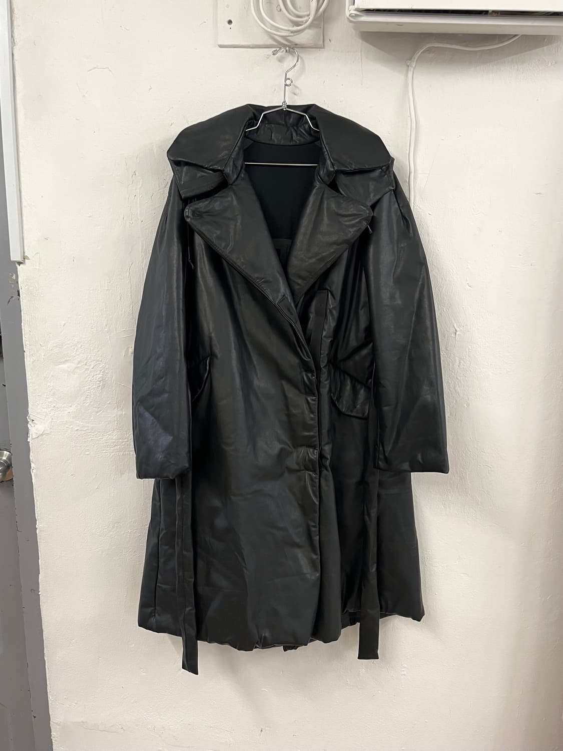 아이작 세럼 카프스킨 레더 패딩 코트 상품이미지3