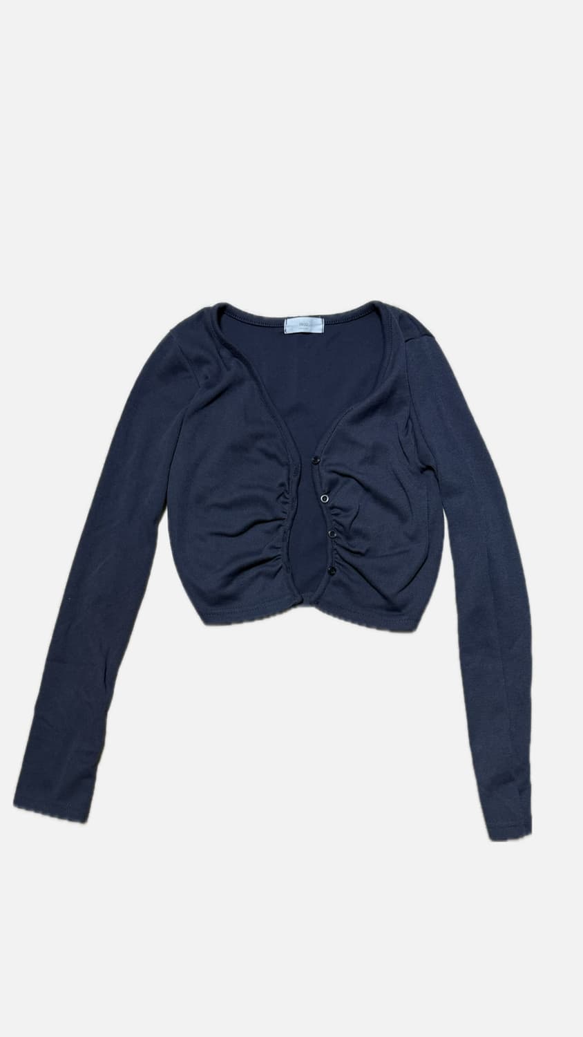 단추 셔링 디테일 크롭 가디건 네이비 상품이미지1