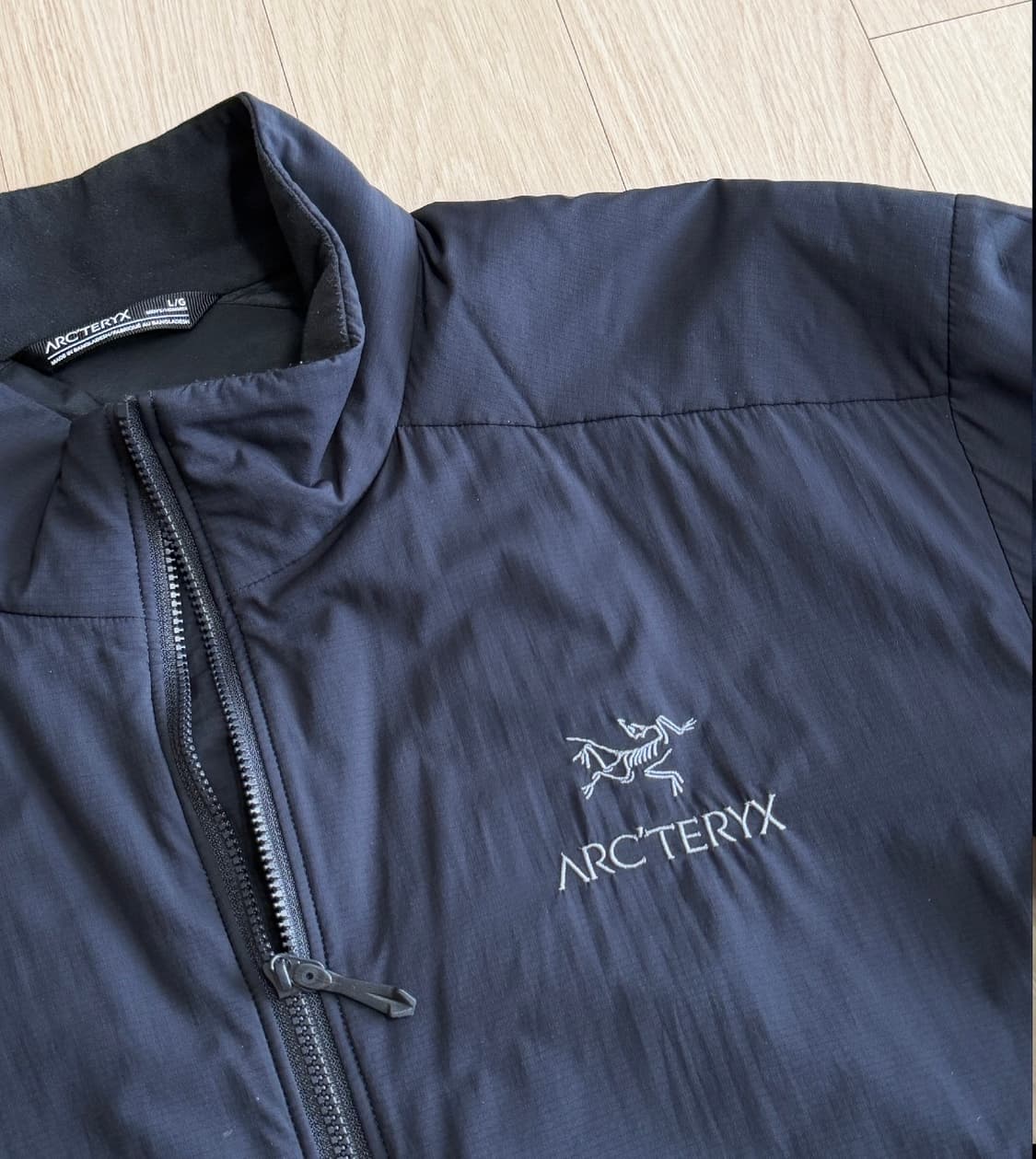 아크테릭스 아톰 LT 자켓 L 사이즈  상태 8.8/10  사진찍고 절대 상품이미지3