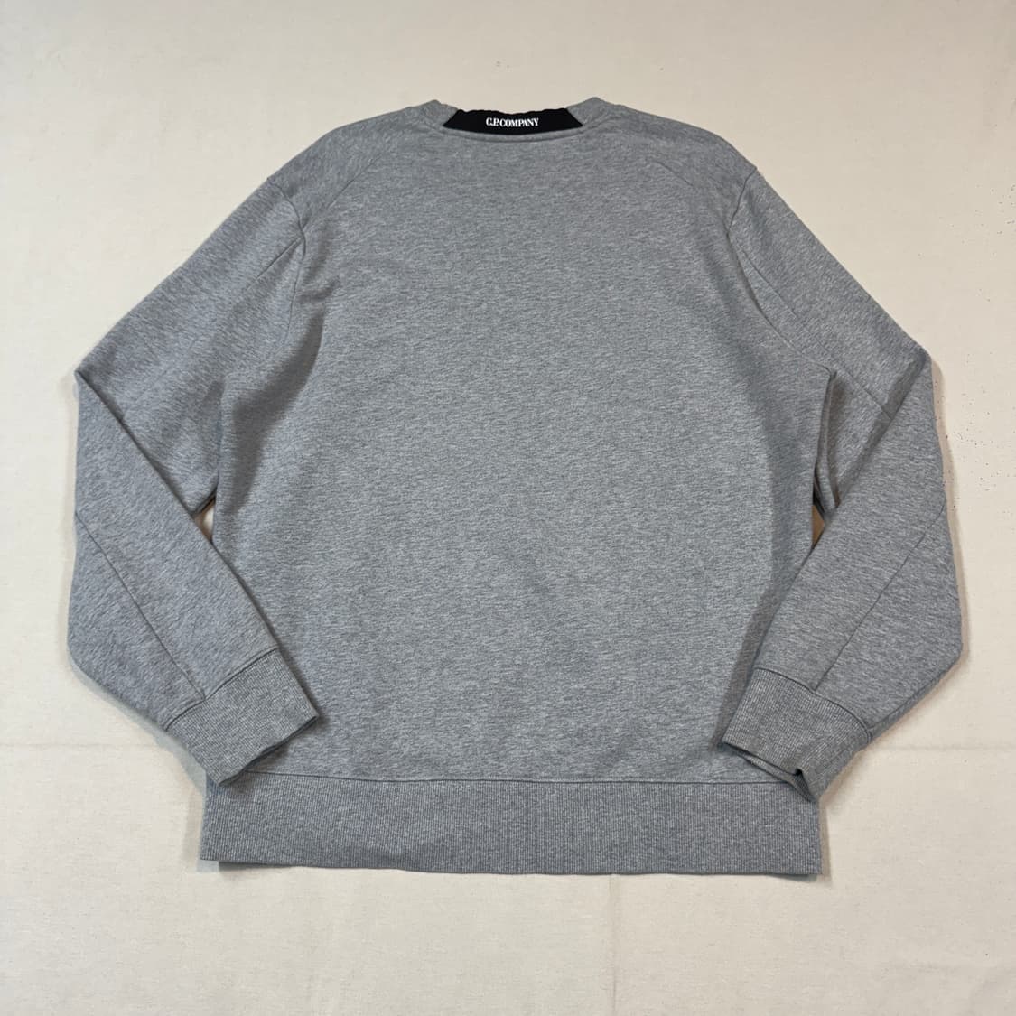 XL) CP 컴퍼니 씨피컴퍼니 렌즈 맨투맨 회색 큐알 정품 상품이미지4